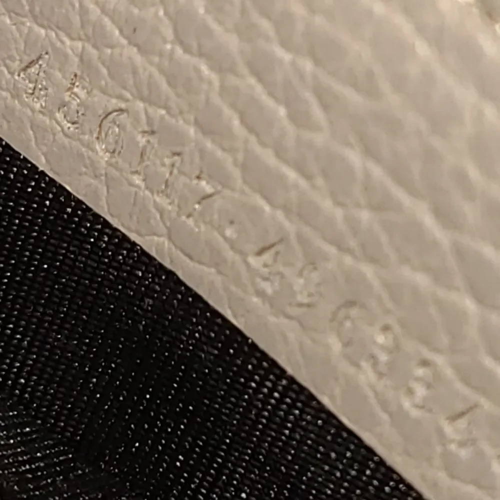 💯 Authentic Gucci Zipped Long Wallet 🍀